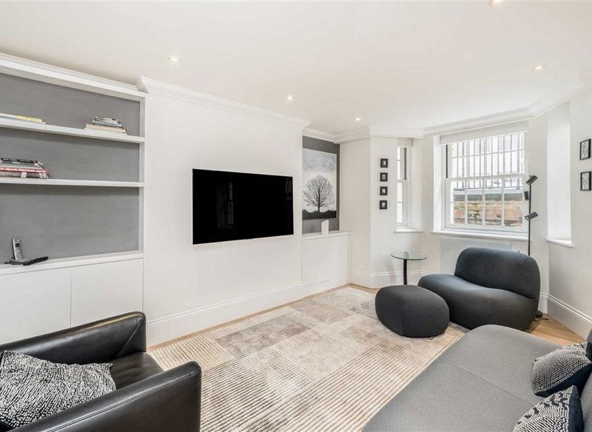 Flat Huntley Street in Greater London