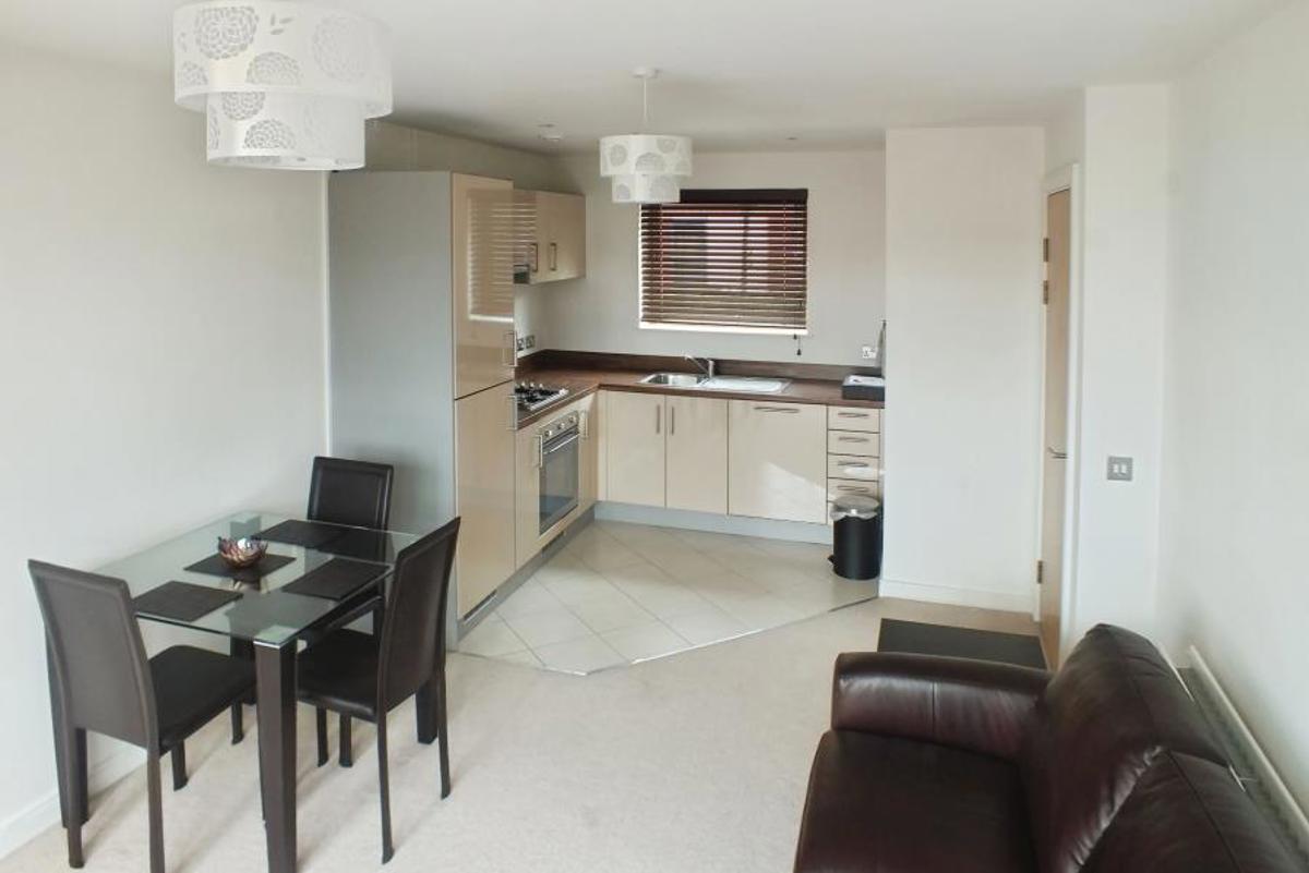 Flat All Saints Court in Bristol