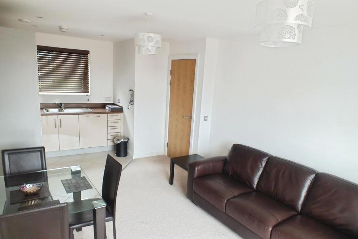 Flat All Saints Court in Bristol