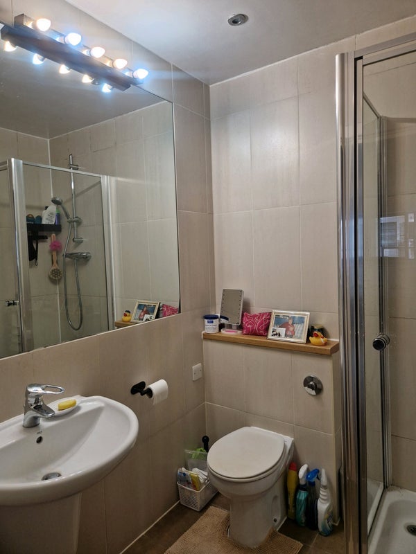 Flat Southgate Road in Greater London