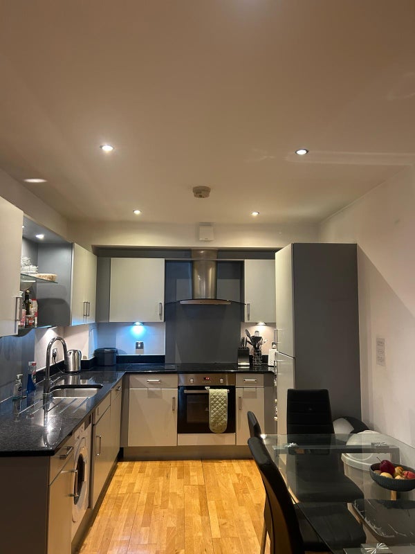 Flat Southgate Road in Greater London