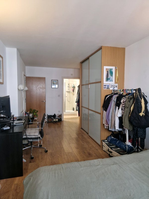 Flat Southgate Road in Greater London