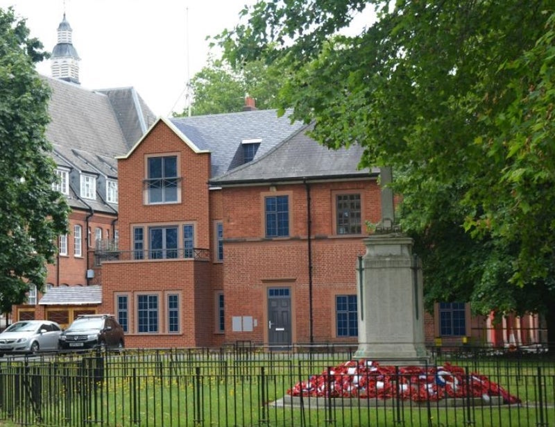 Flat London Road in Greater London