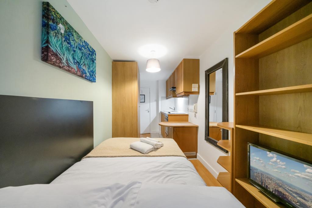 Flat Cartwright Gardens in Greater London