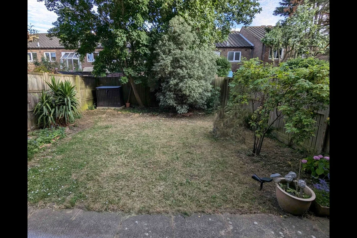 Flat Crammond Close in Greater London