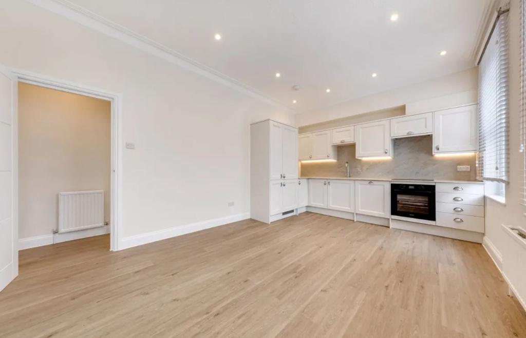 Flat Croydon Road in Greater London