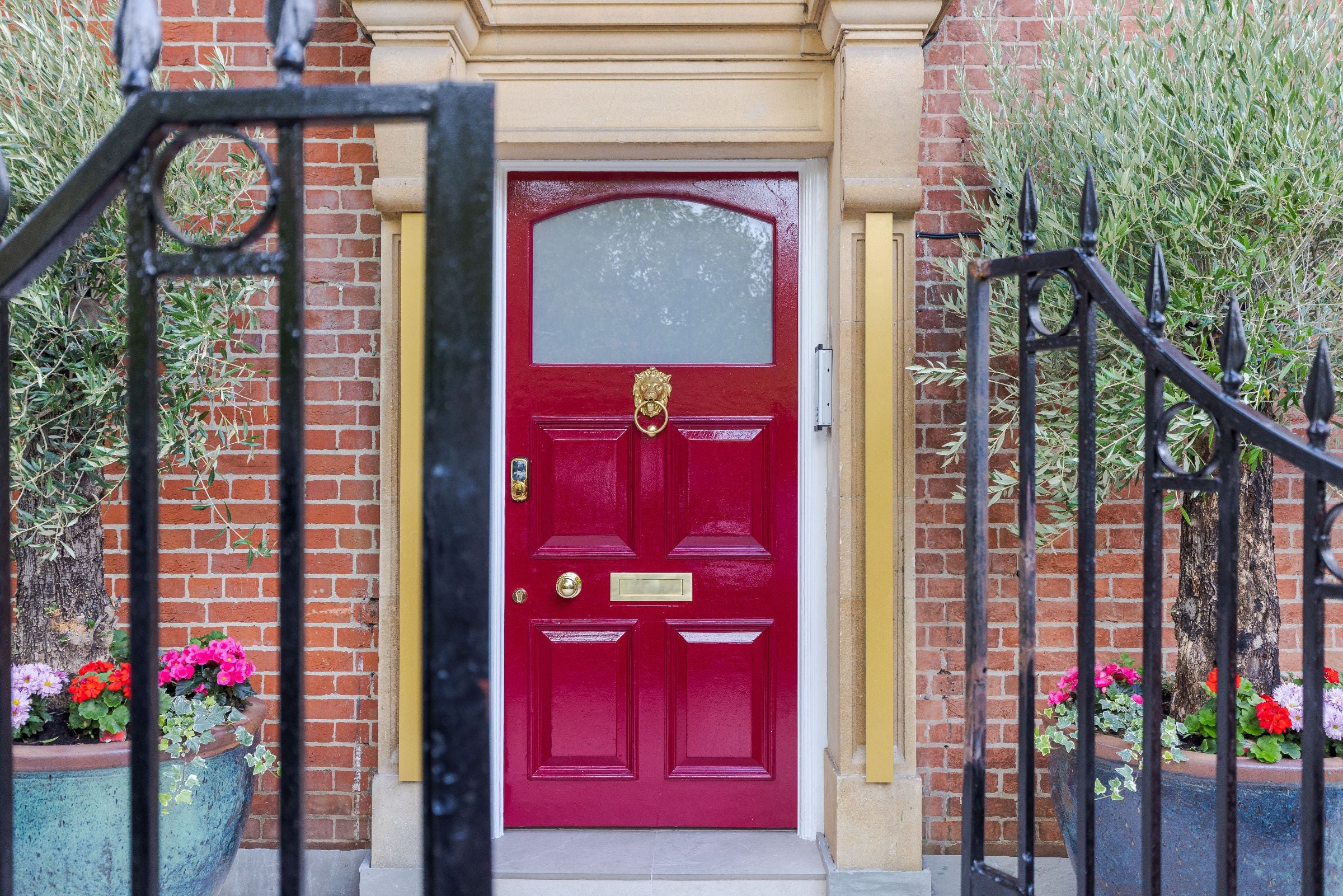 Flat Oakwood Court in Greater London