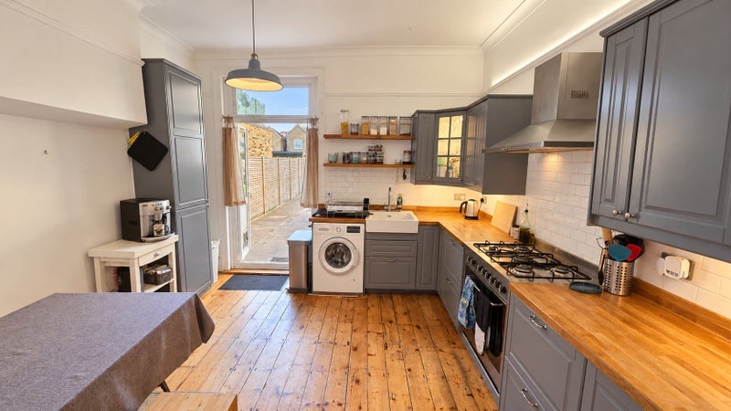 Flat Oliver Avenue in Greater London