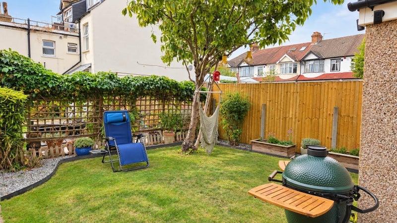 Flat Oliver Avenue in Greater London