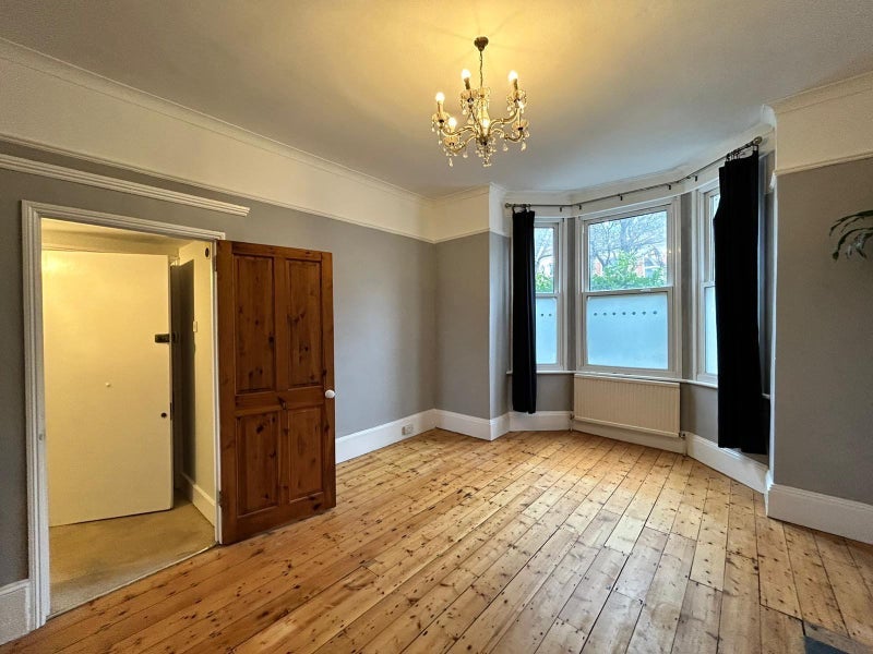 Flat Oliver Avenue in Greater London