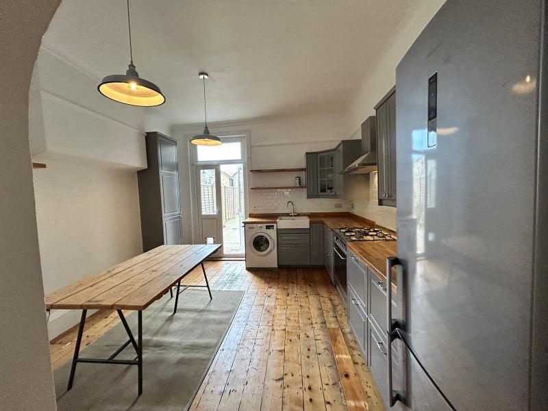 Flat Oliver Avenue in Greater London