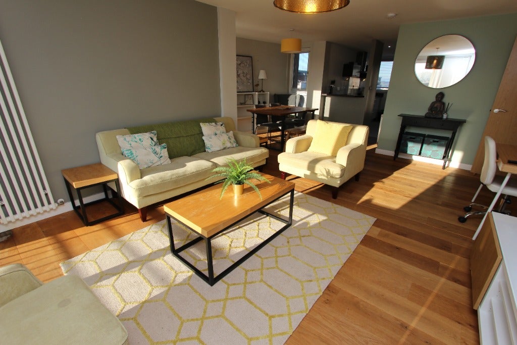 Flat East Pilton Farm Crescent in City of Edinburgh
