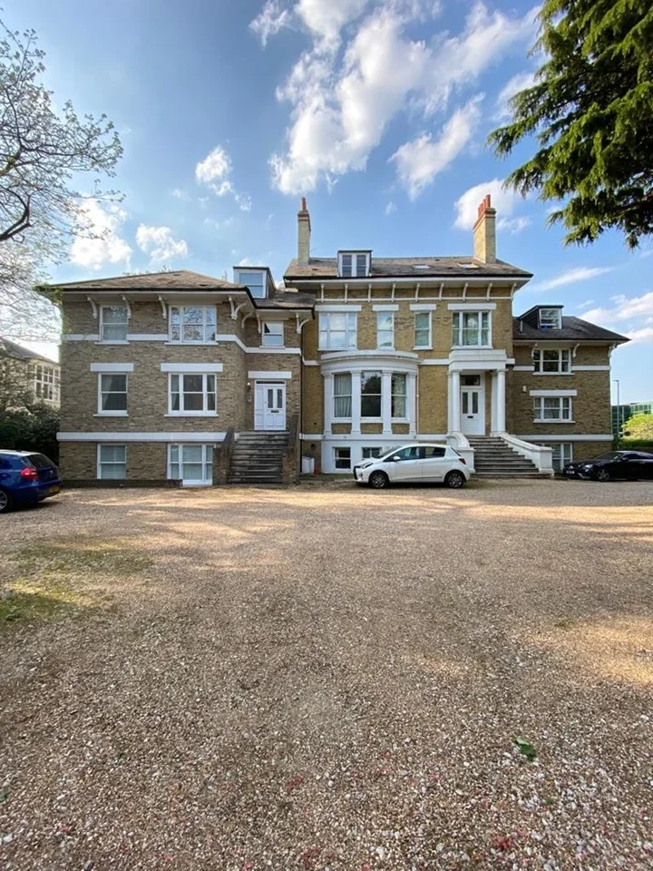 Flat Portinscale Road in Greater London