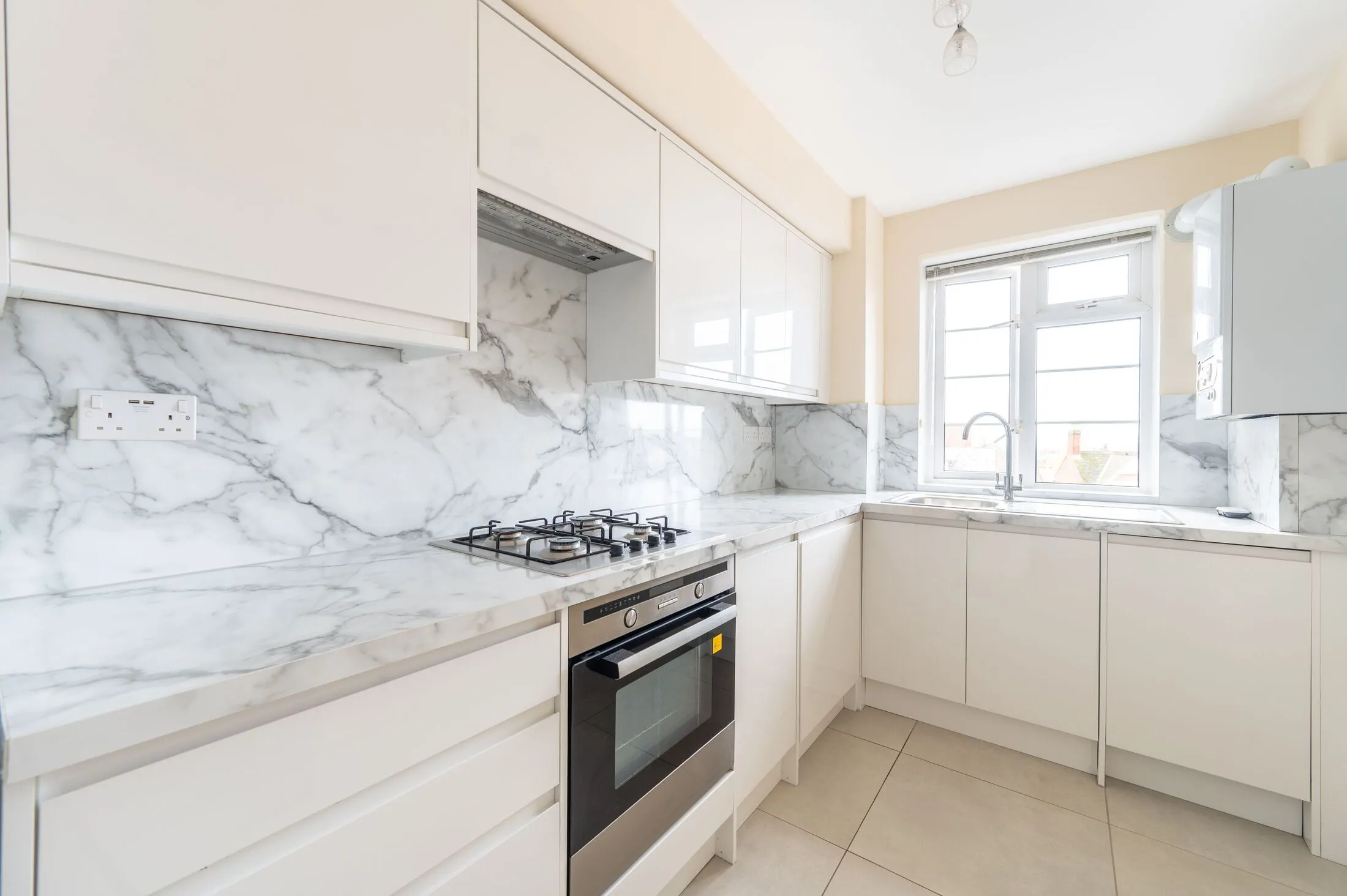 Flat Ashford Road in Greater London