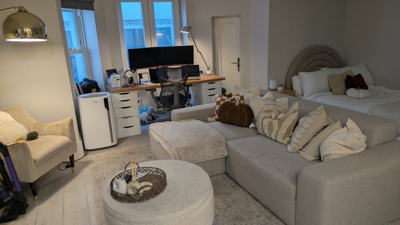 Flat Delafield Road in Greater London