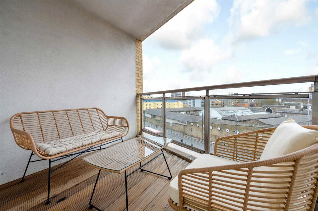 Flat Westferry Road in London