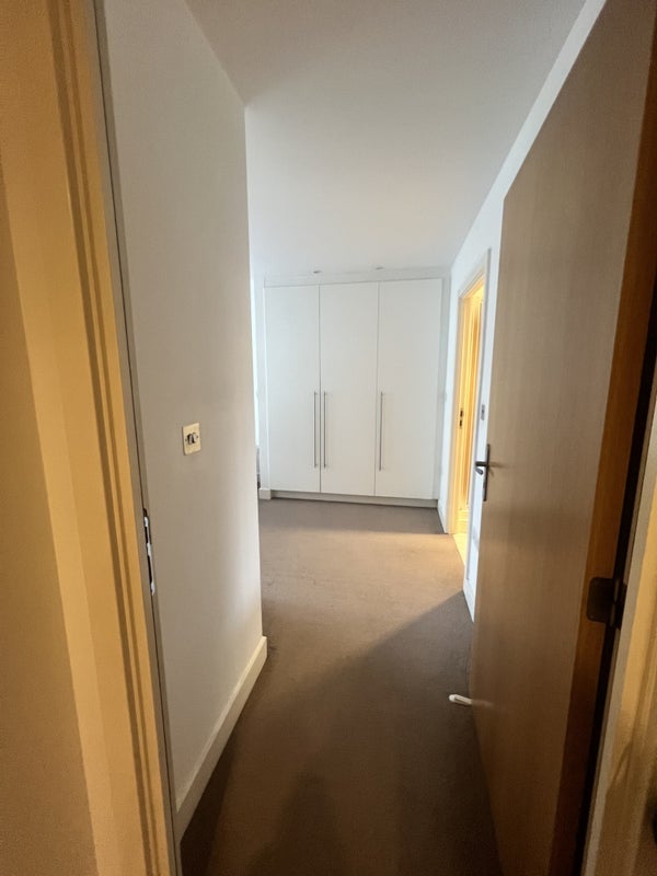 Room Albert Basin Way in Greater London