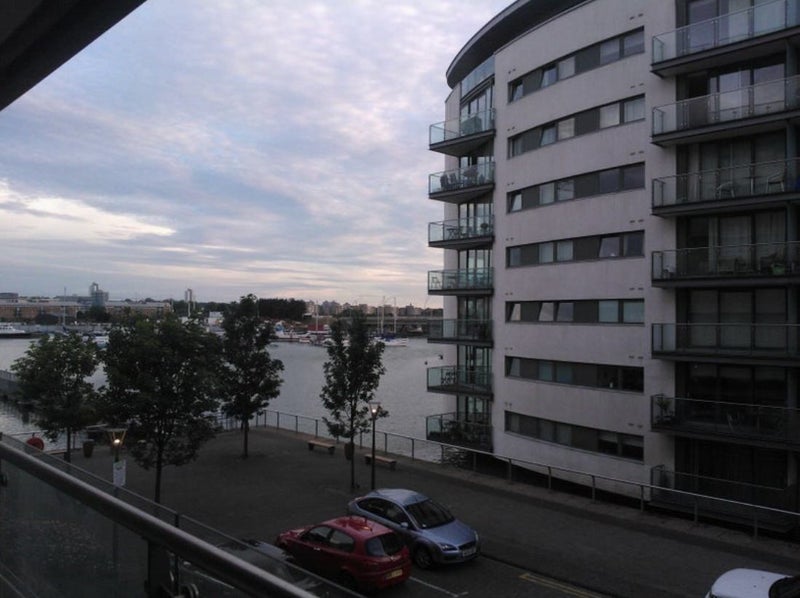 Room Albert Basin Way in Greater London