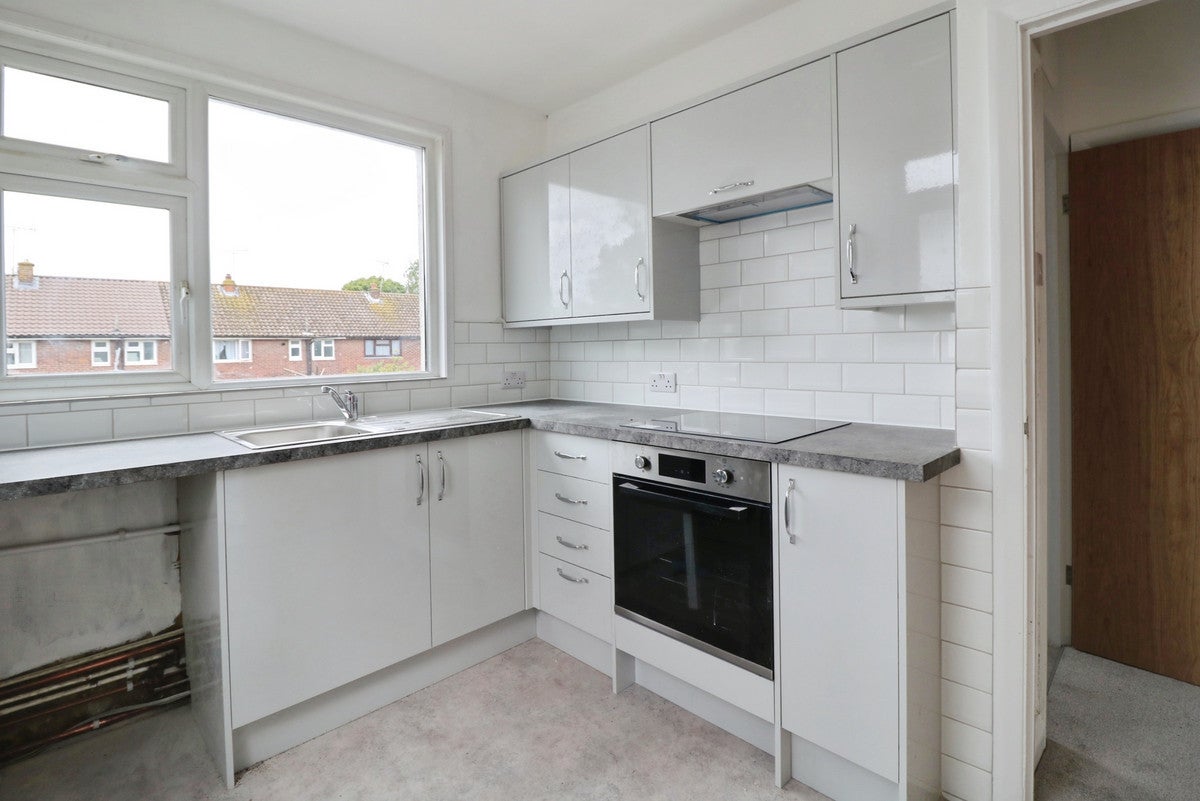Flat Marine Avenue in Southend-on-Sea