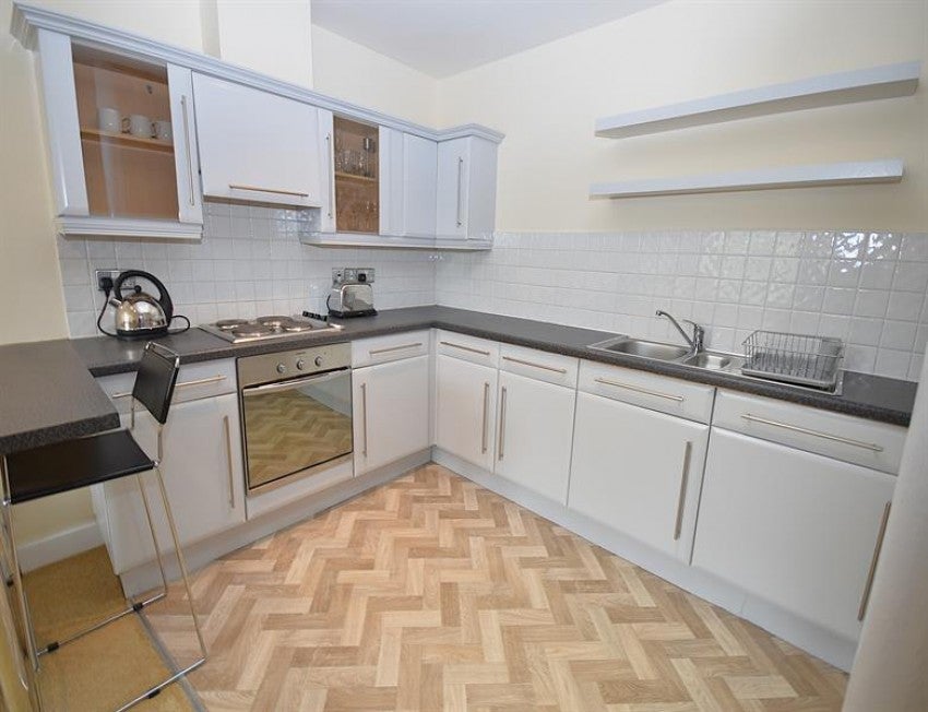 Flat Clarence Terrace in Bollington