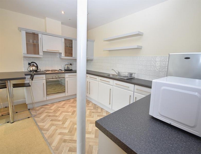 Flat Clarence Terrace in Bollington