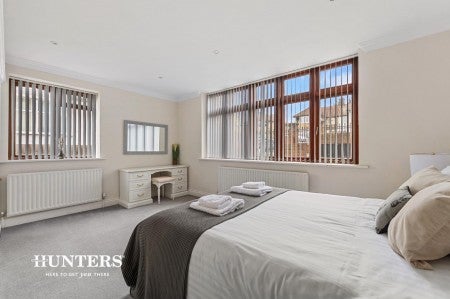 Flat Dollis Hill Lane in Greater London