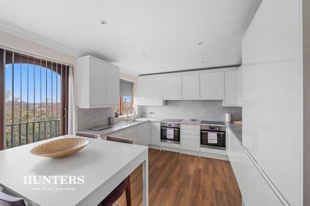 Flat Dollis Hill Lane in Greater London