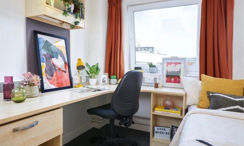 Room Heneage Street West in Birmingham