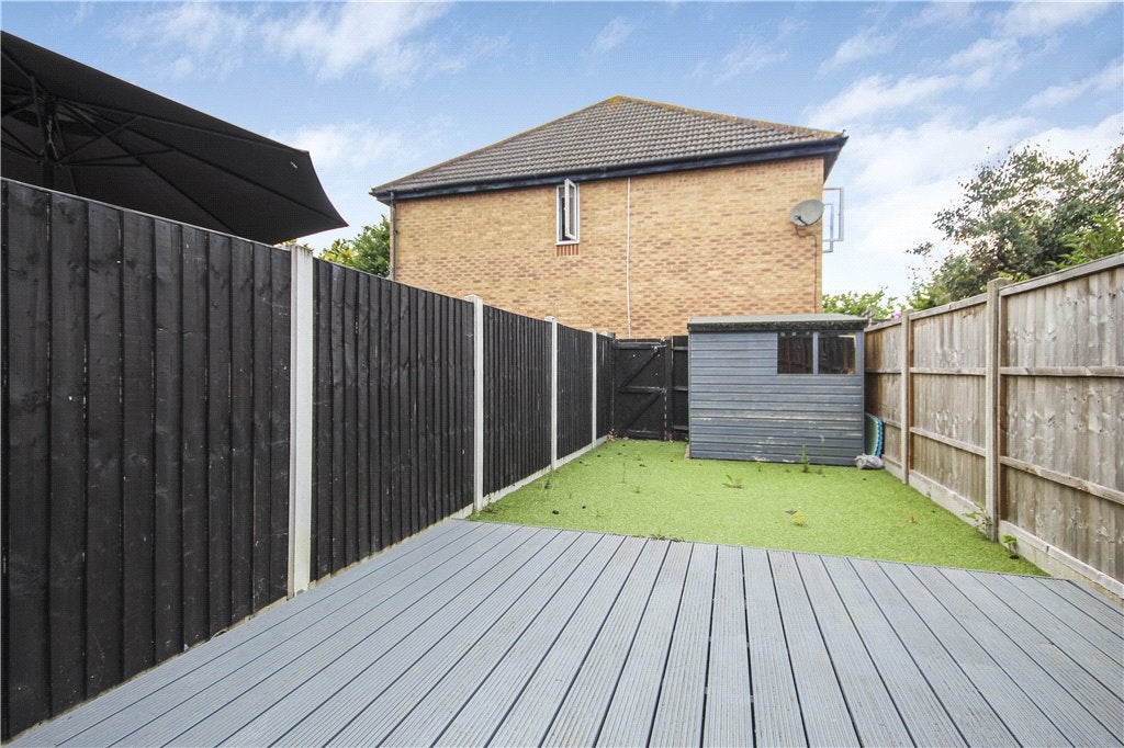 House Saddlebrook Park in Sunbury-on-Thames
