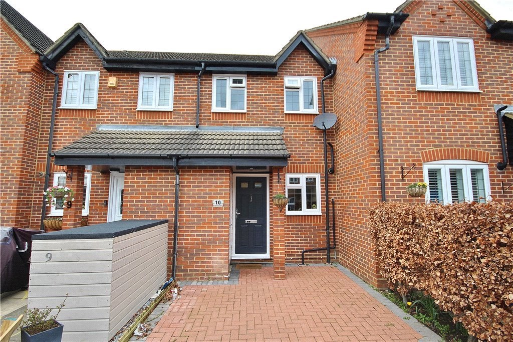House Saddlebrook Park in Sunbury-on-Thames