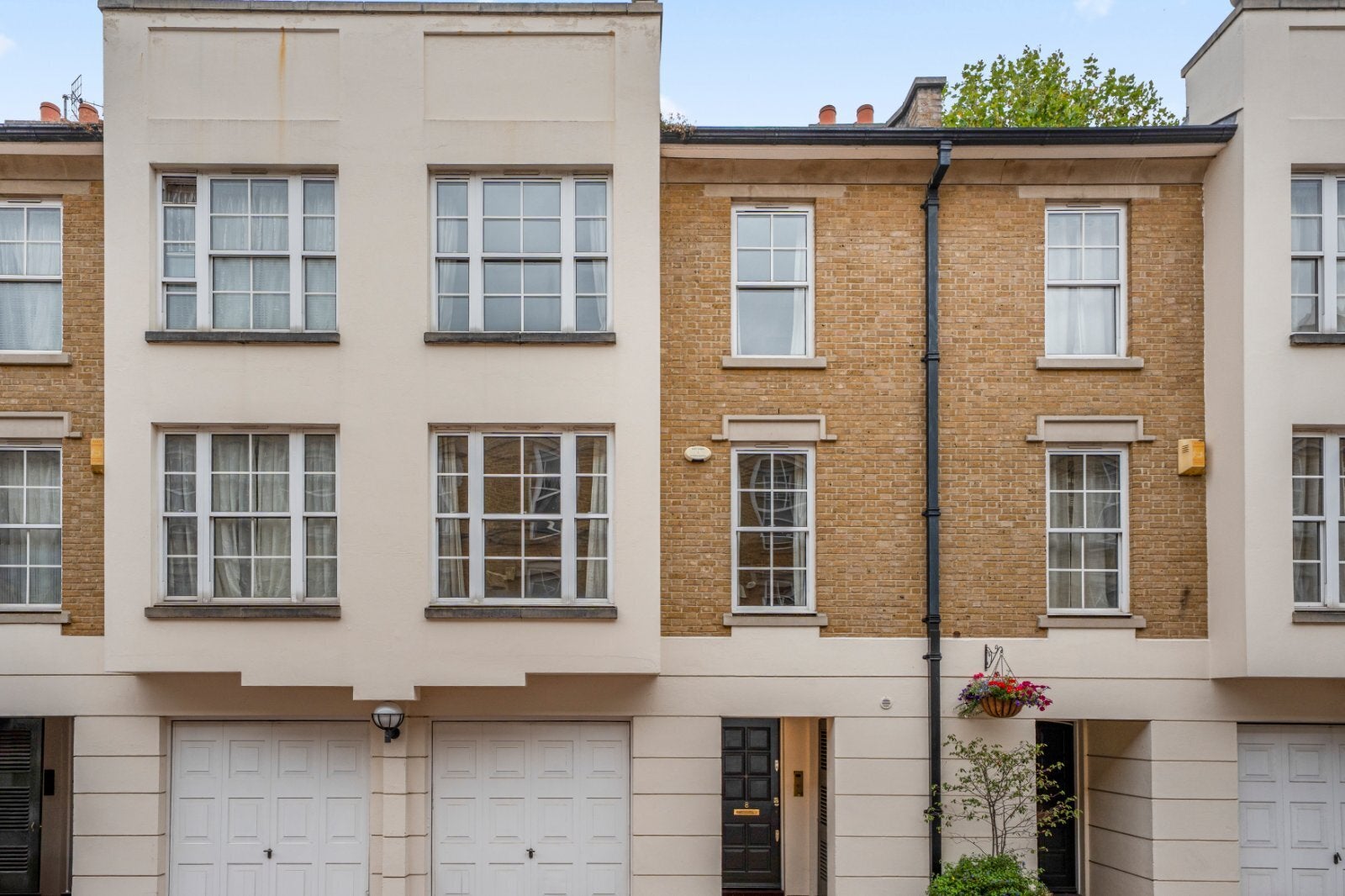 House Balvaird Place in City of Westminster