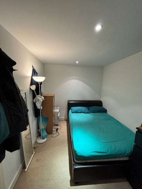 Flat Rothsay Street in Greater London