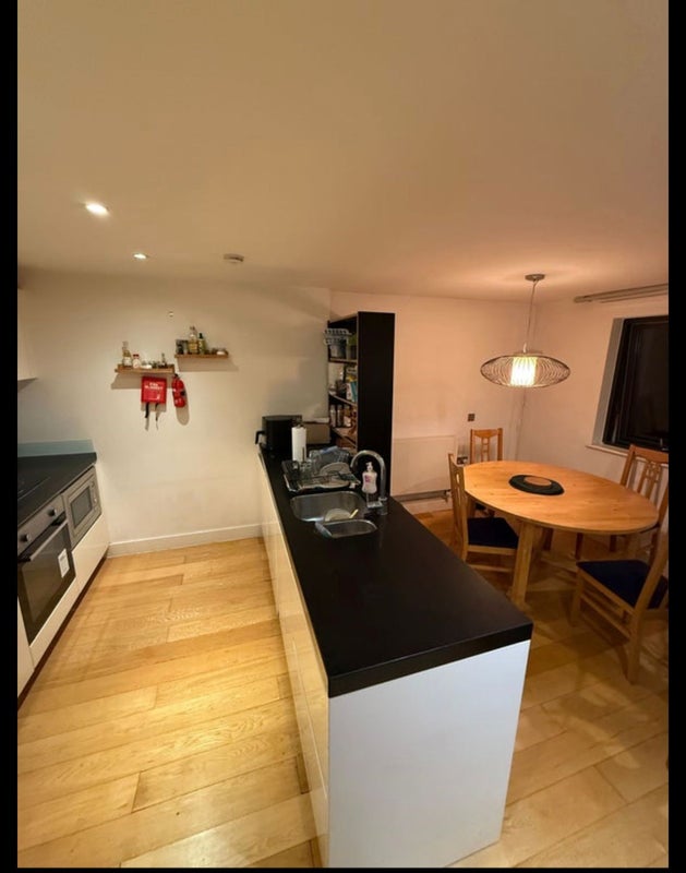 Flat Rothsay Street in Greater London