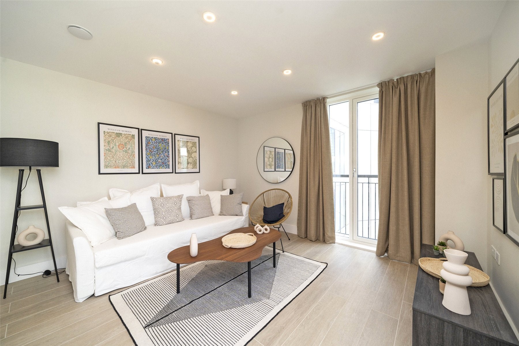 Flat Wyvil Road in Greater London