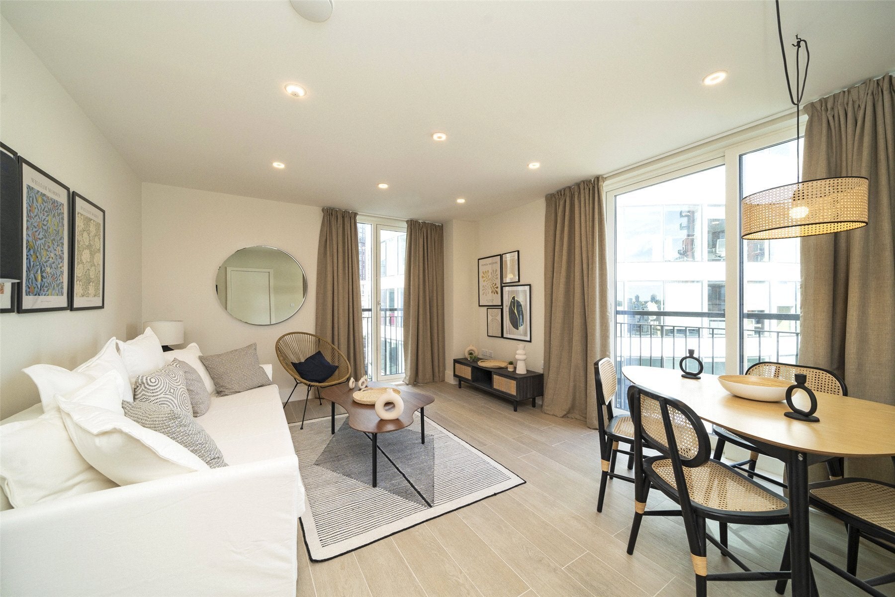 Flat Wyvil Road in Greater London