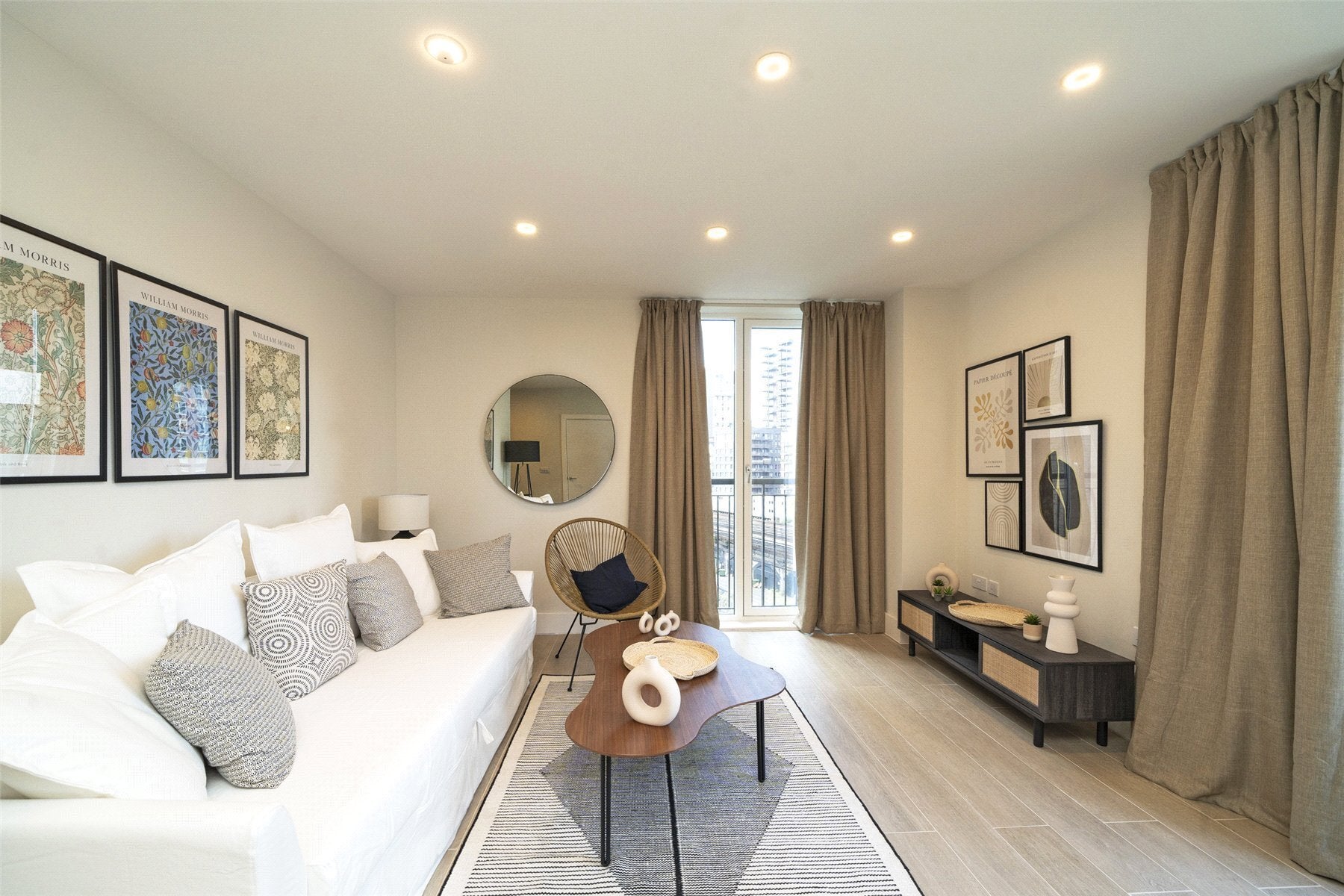 Flat Wyvil Road in Greater London