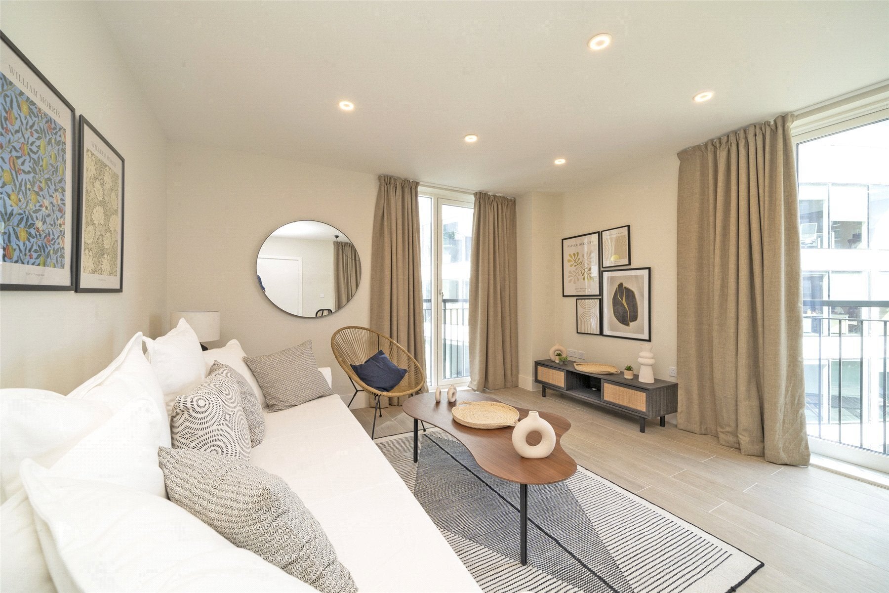 Flat Wyvil Road in Greater London