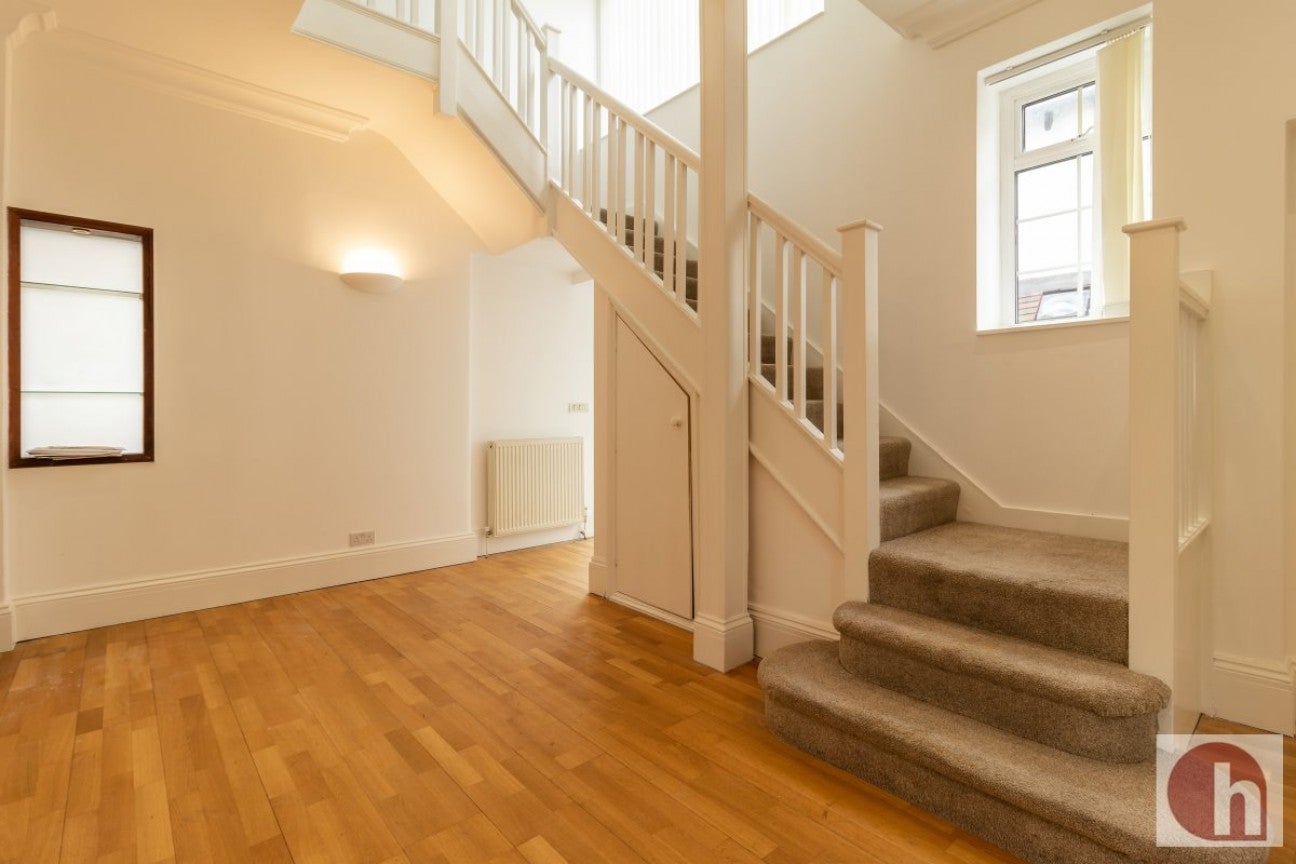 House Hodford Road in Greater London