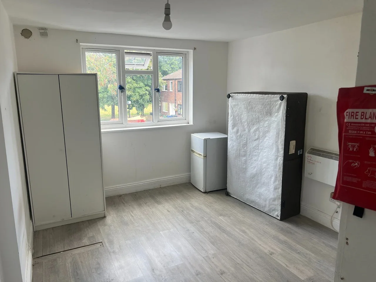 Room Meadow Close in Greater London