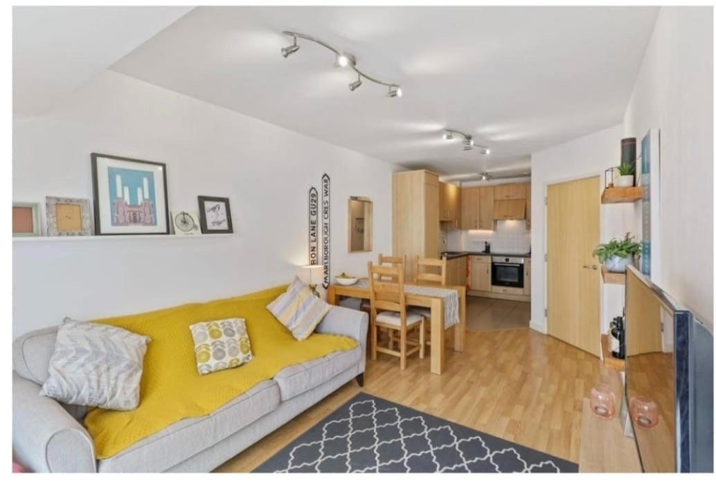 Flat Point Pleasant in Greater London