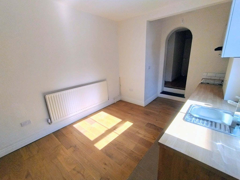 Flat Penn Road in Wolverhampton