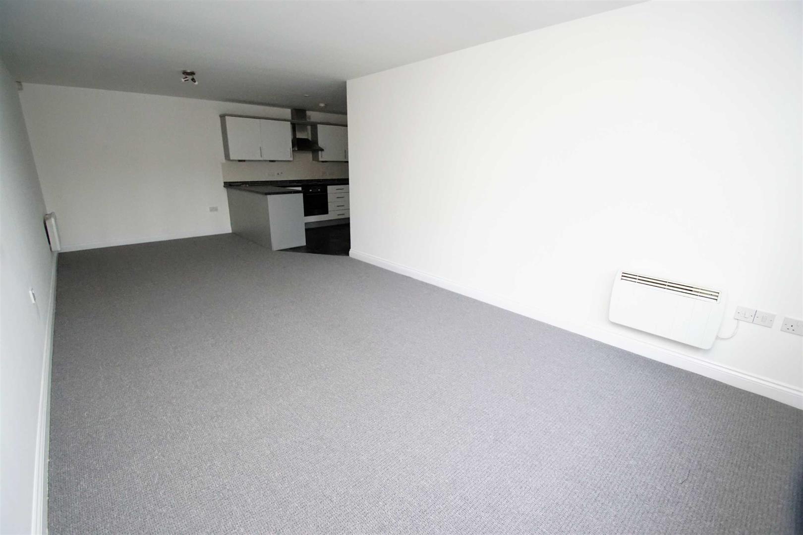 Flat Cedar Drive in Leeds