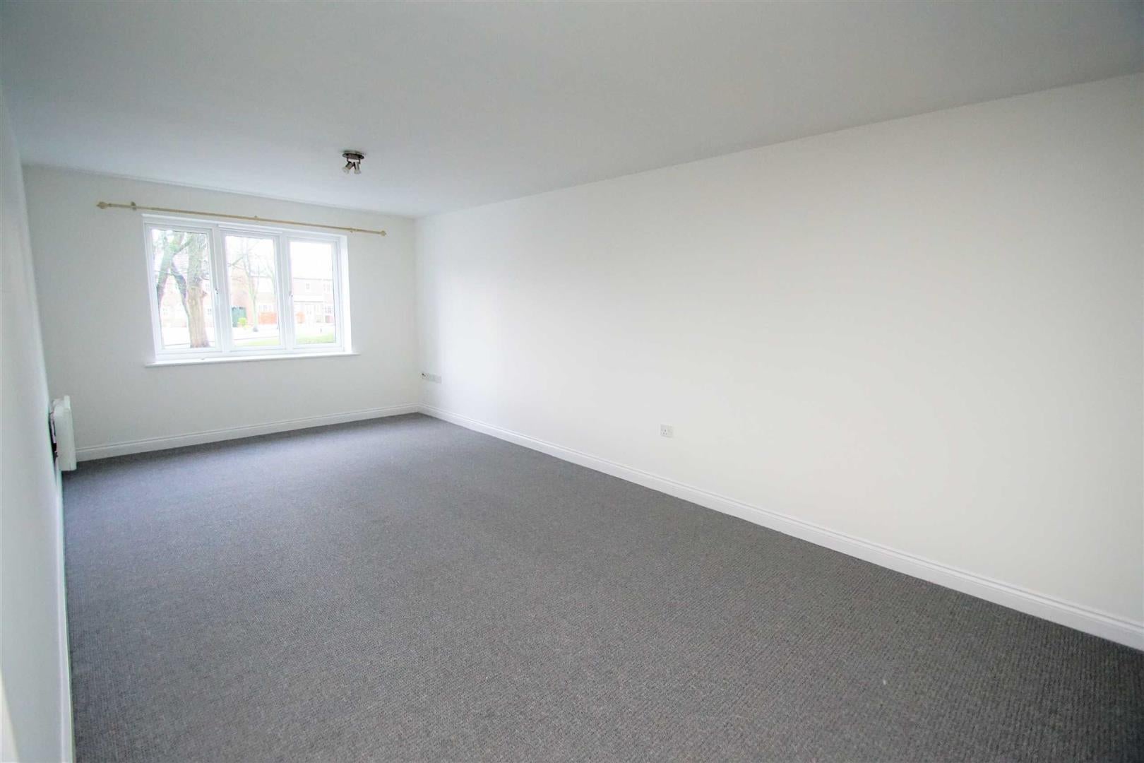 Flat Cedar Drive in Leeds
