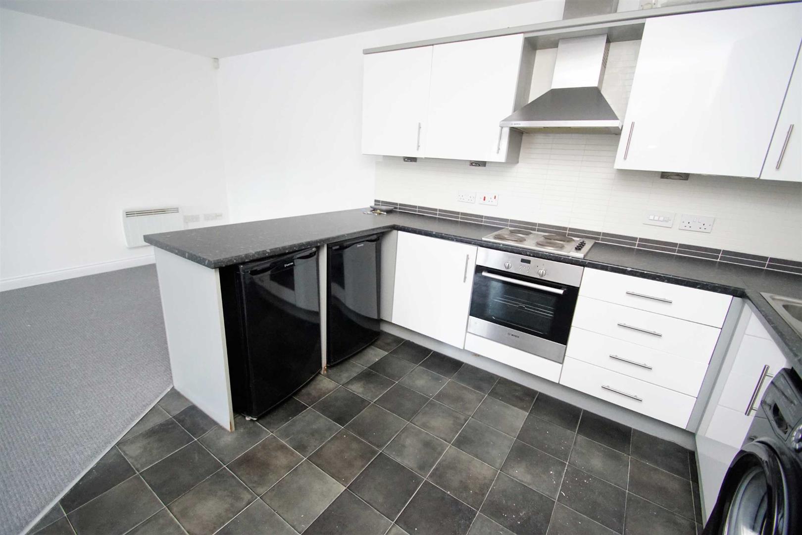 Flat Cedar Drive in Leeds