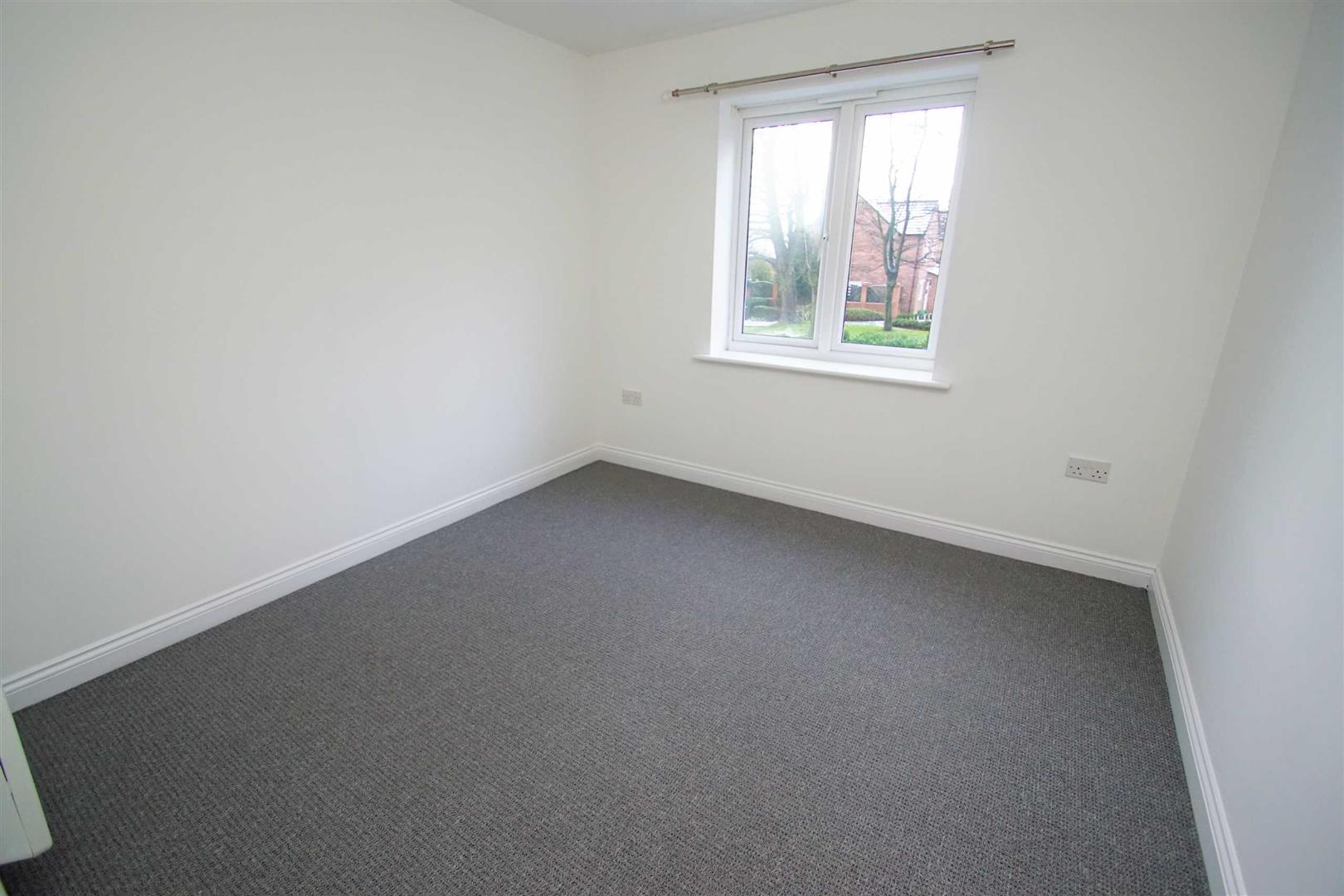 Flat Cedar Drive in Leeds