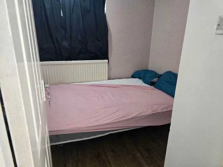 Room Oaks Lane in Greater London