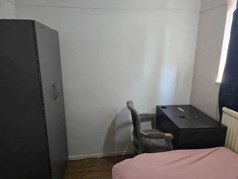 Room Oaks Lane in Greater London