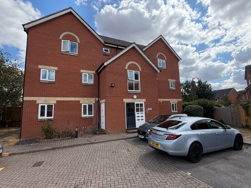 Flat Shepherds Pool in Wychavon