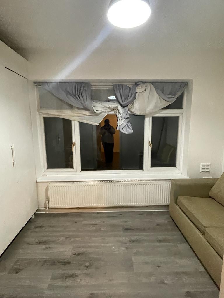 Flat Sipson Road in Greater London