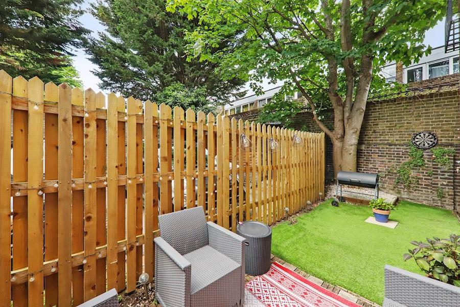 Flat Stable Mews in Greater London